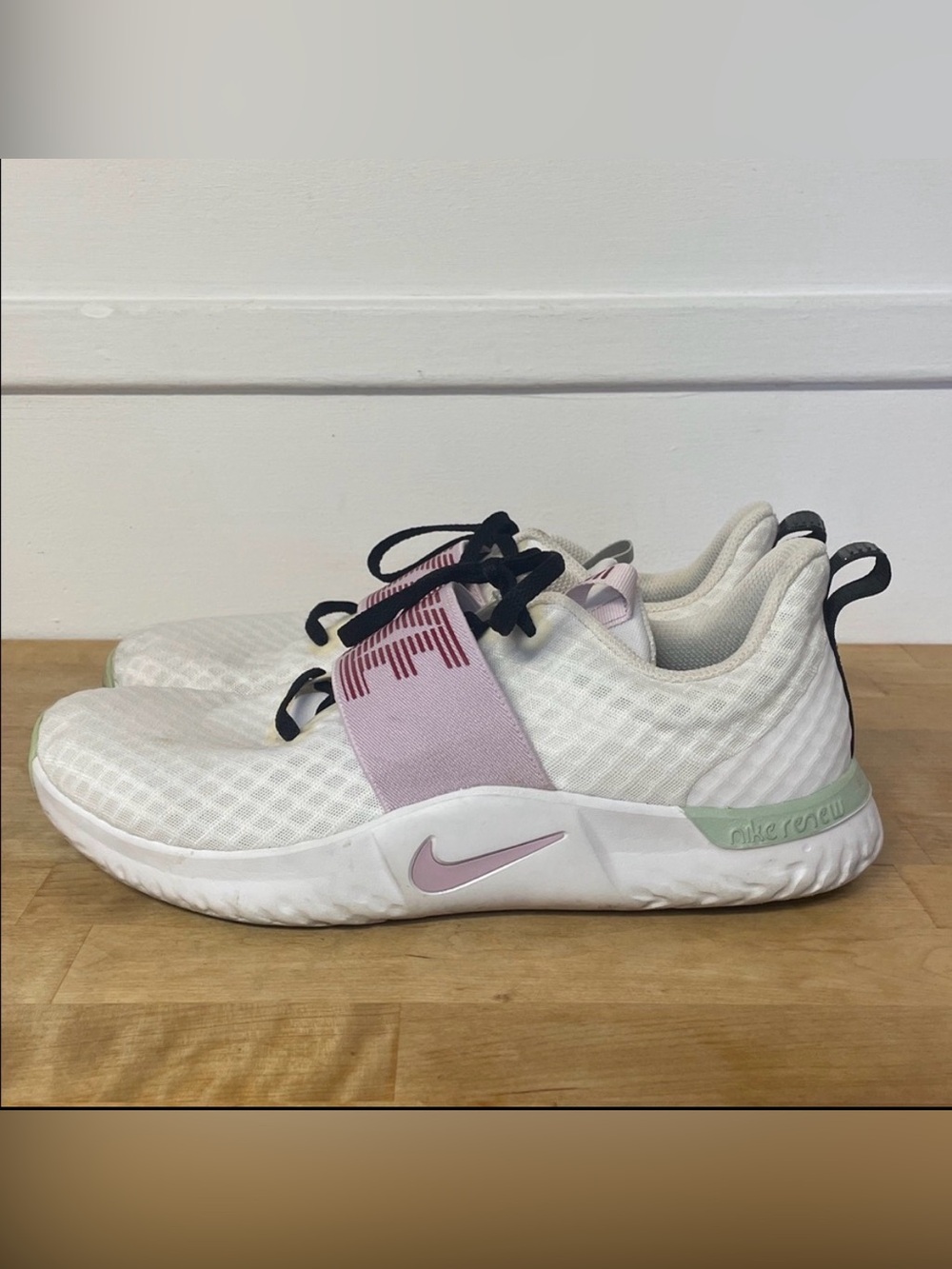 Nike Women’s In Season TR9 AR4543-101 White/Pink Shoes Running Sneakers Size 10